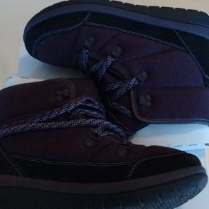 Clarks Cloudsteppers Cabrini Cove Ladies Suede Lace Ankle Boots, Aubergine 6M US